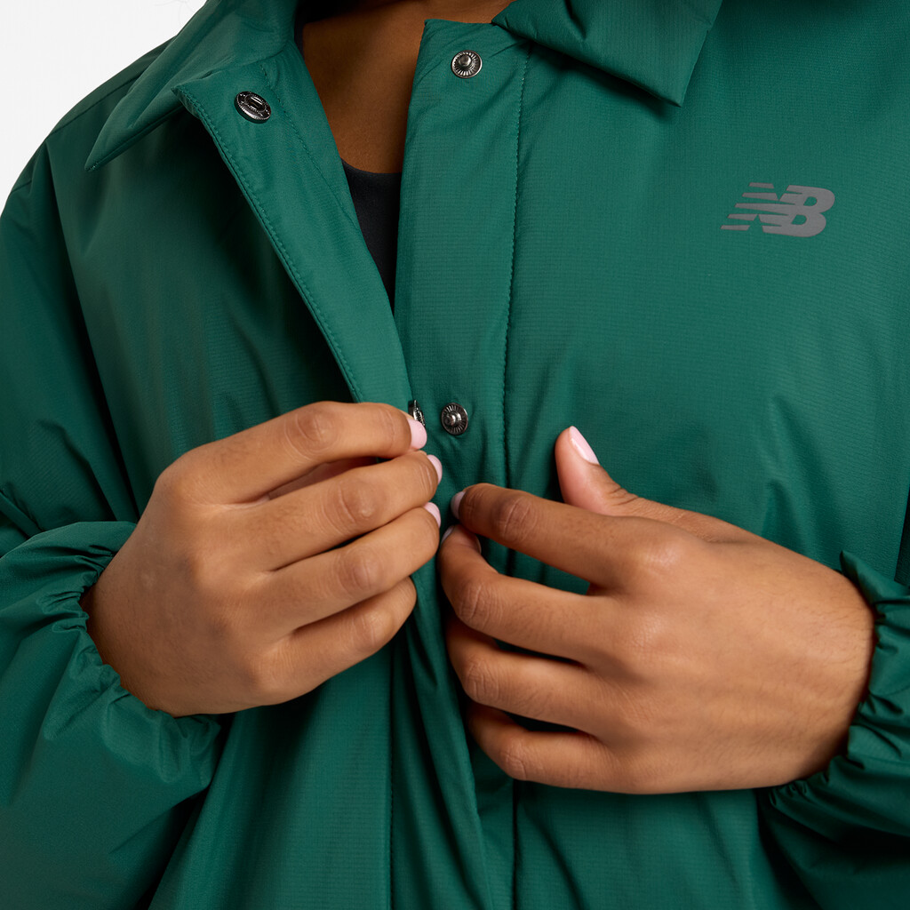 New Balance - W Coaches Jacket - nightwatch green