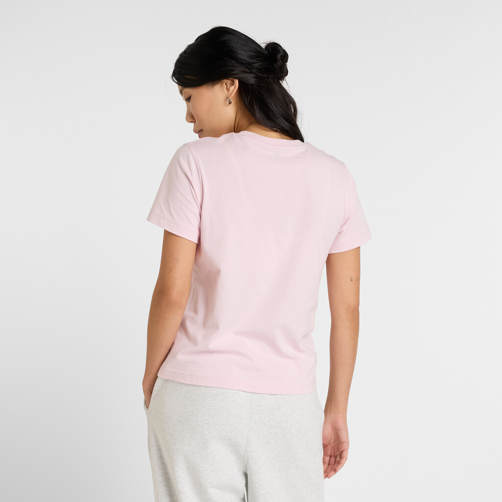 New Balance - W Sport Essentials Jersey Logo T-Shirt - rose sugar