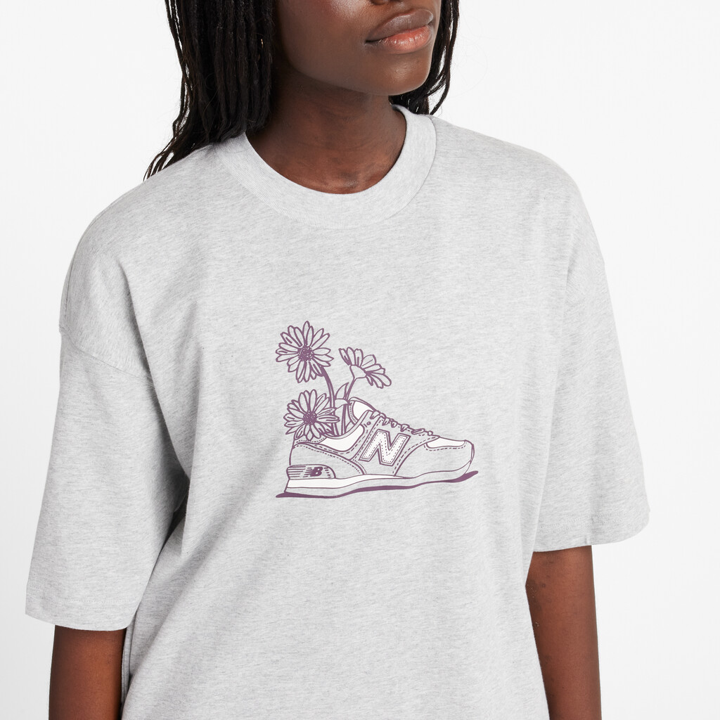 New Balance - W New Balance Oversized Flower T-Shirt - athletic grey