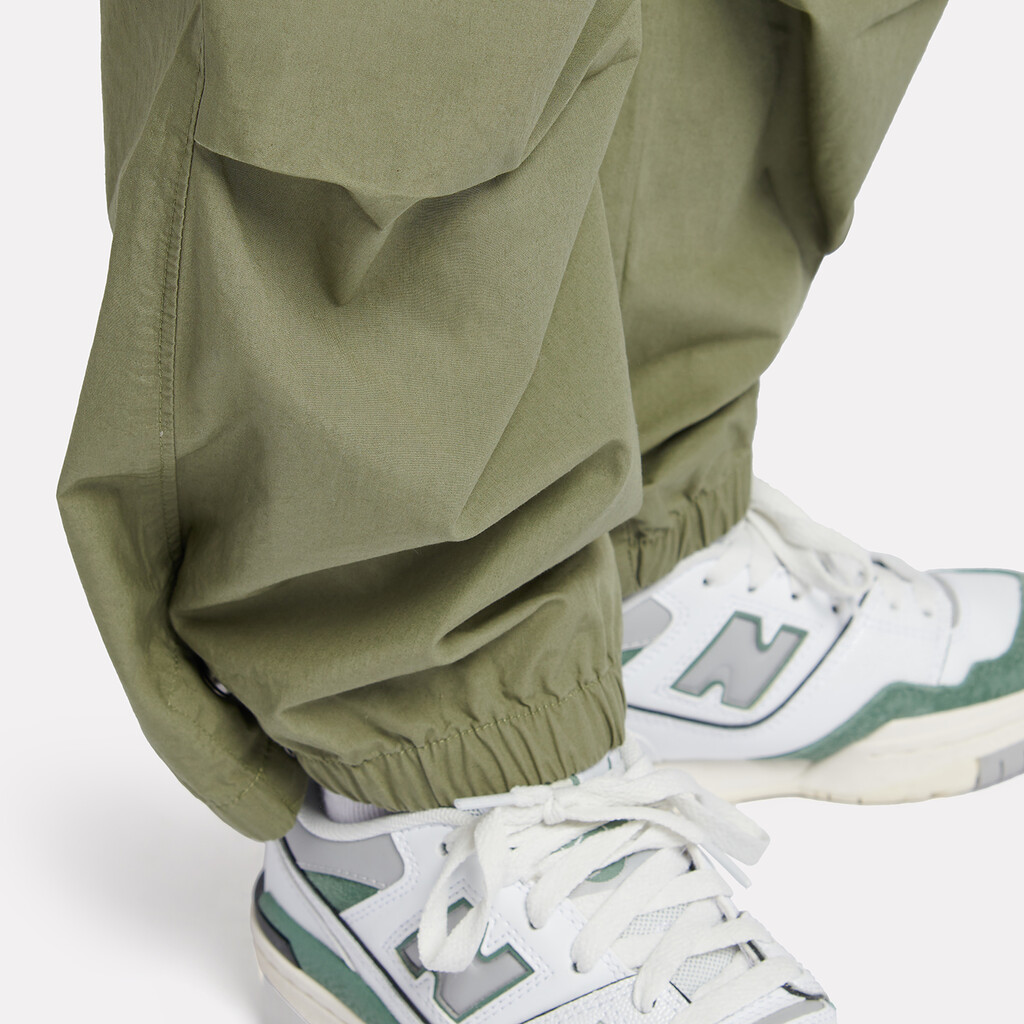 New Balance - G NB Premium Cargo Pant - dark olivine